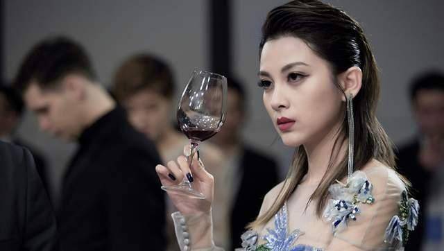 一直在演配角,所以这么多年来才会一直默默无闻,她比张一山还大了一岁