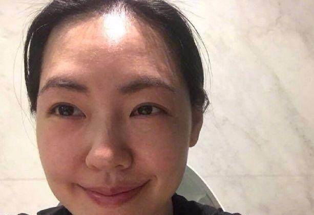 小s深夜连发四张睡前照,网友表白:素颜都如此美_照片_康熙_地位