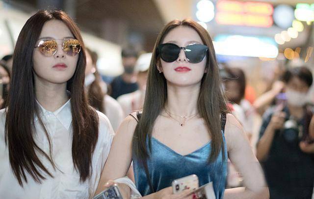 抖腿被怼"冷血动物",抖动频率超快被赞比跳舞好看_蚊子_视频_李紫婷