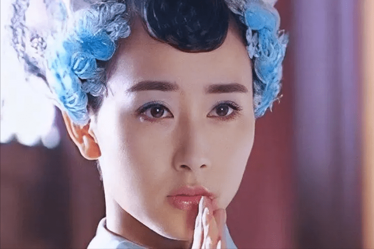 内娱女星的畸形审美,让"蔡明化"成为常态,个个整的一言难尽_胡静