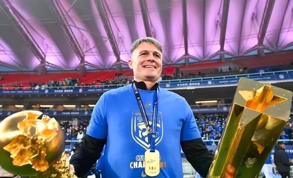 称,根据球队的发展上的需要,经俱乐部与佩德罗·莫里拉·皮内达(pedro