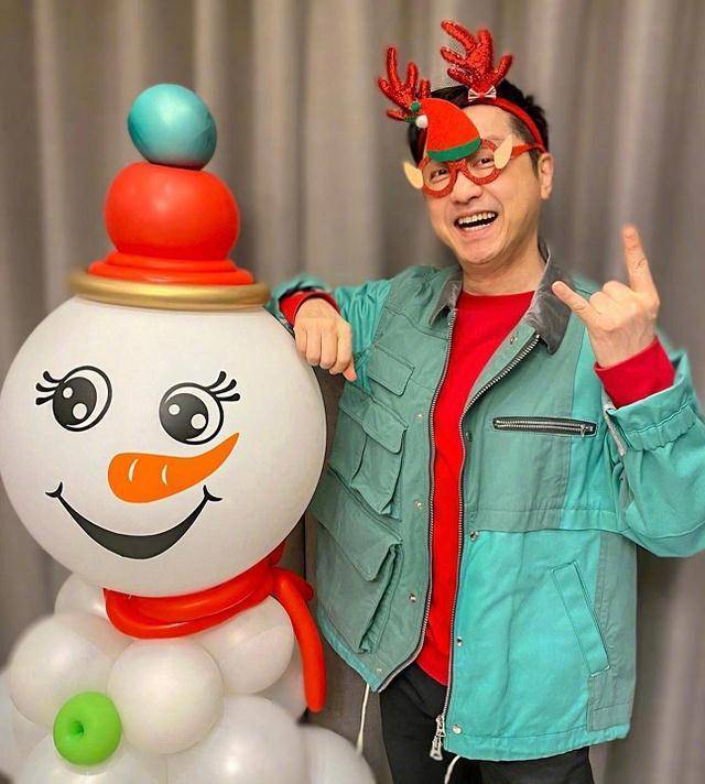 伊能静与庾澄庆为20岁儿子庆生,从小到大变化大,哈利有爱回应_孩子