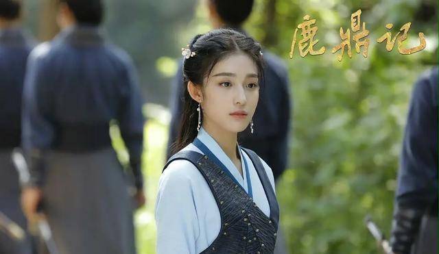 因《小欢喜》出道,是r1se夏之光女友,她还参演了黄景瑜新剧_钟丽丽_剧