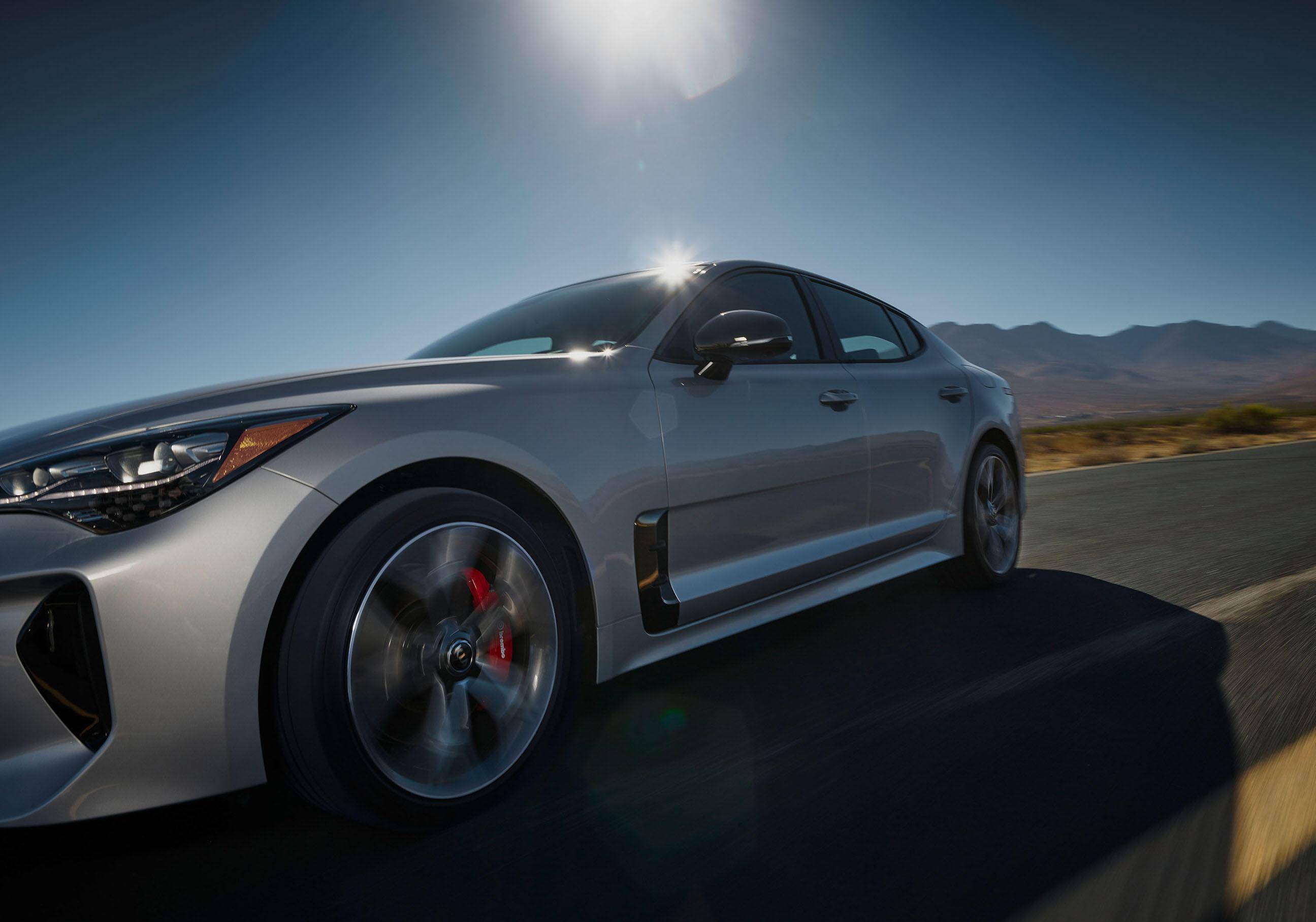 开上街回头率不亚于保时捷,纯进口宽体轿跑仅28万,却败在车标_搜狐