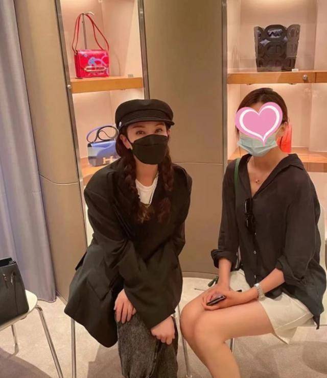 再一次祝愿应采儿生日快乐,全家幸福!