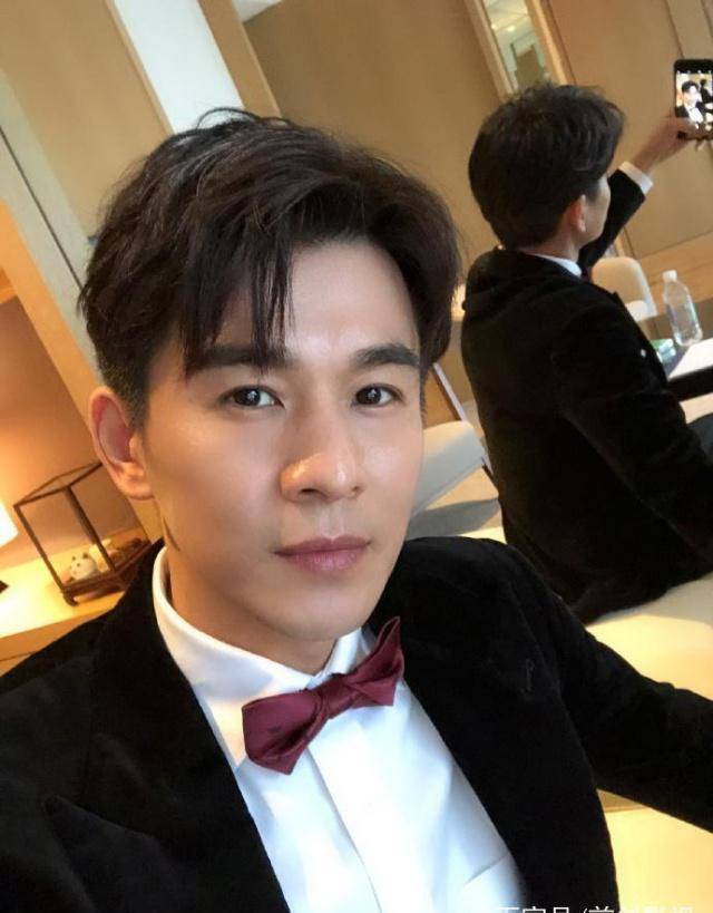 乔振宇晒角度自拍照,与相差13岁的杨洋尴尬撞脸_绅士_西装_鲜肉