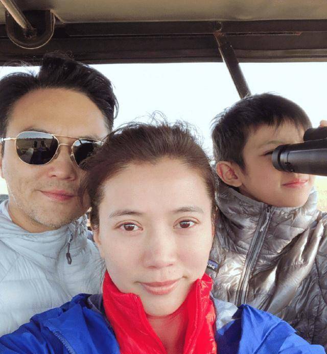 袁咏仪喜欢买包包,痴迷偶像李敏镐,喜欢易烊千玺弟弟,很多在外人看来