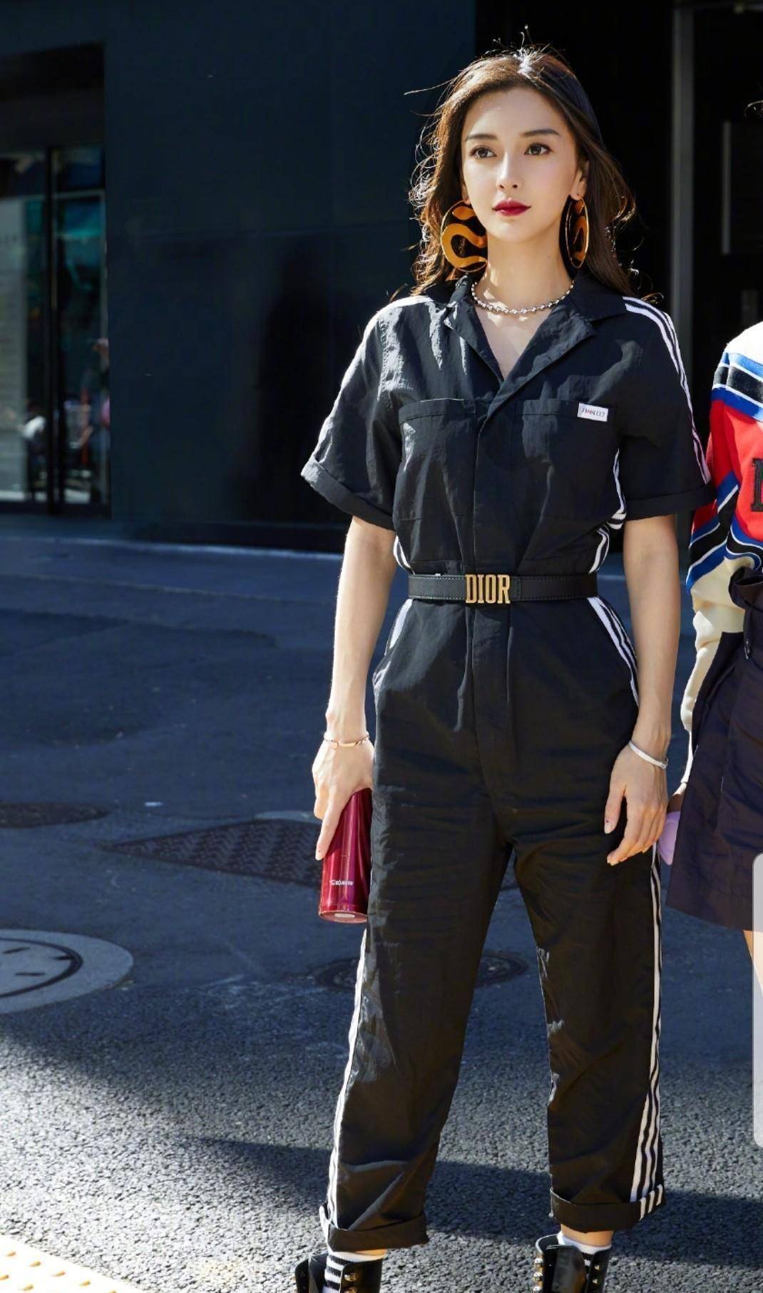 杨颖雷锋帽保暖却露大节脚踝,太迷 网友:漂亮也不能这么任性_帽子