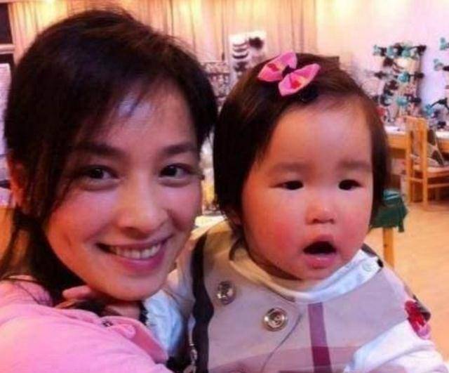 有种"偏心遗传"叫张庭儿女,儿子继承母亲颜值,女儿却外貌平平_孩子