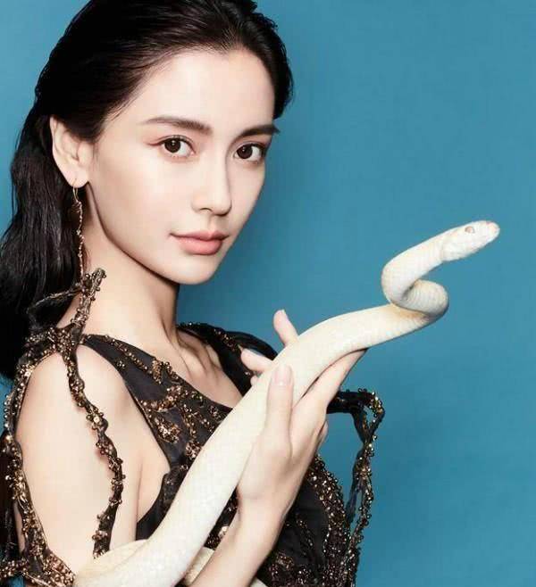 当然除了这个还有很多,比如出道之前的那些黑料,再比如自己开的奶茶店