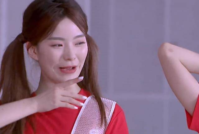 硬糖少女"互坑"张艺凡给陈卓璇瞎支招,陈姐却忽悠郑乃馨厉害了_射箭