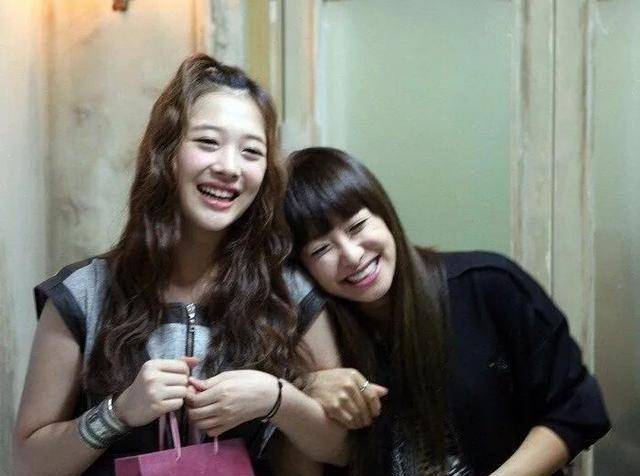 雪莉葬礼已结束,宋茜发文悼念:我爱你!