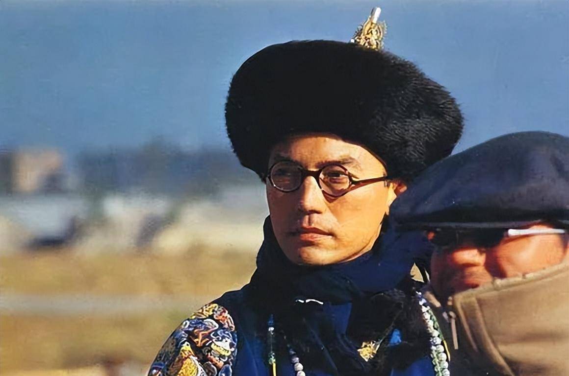 美男尊龙:孤儿出身长了一张混血脸,70岁优雅变老,走后不要墓碑_吴国良