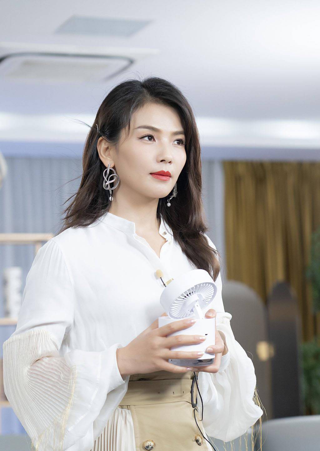 二,娱乐问答:9,秦俊杰,邢菲接下来会出演电视剧《飞狐外传》,预计3