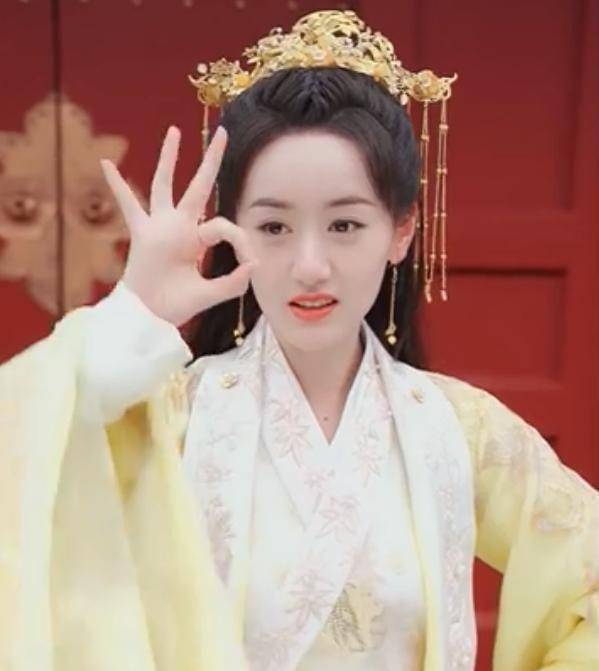 袁冰妍新剧路透惹争议,服装与赵丽颖高度相似,copy还是巧合?