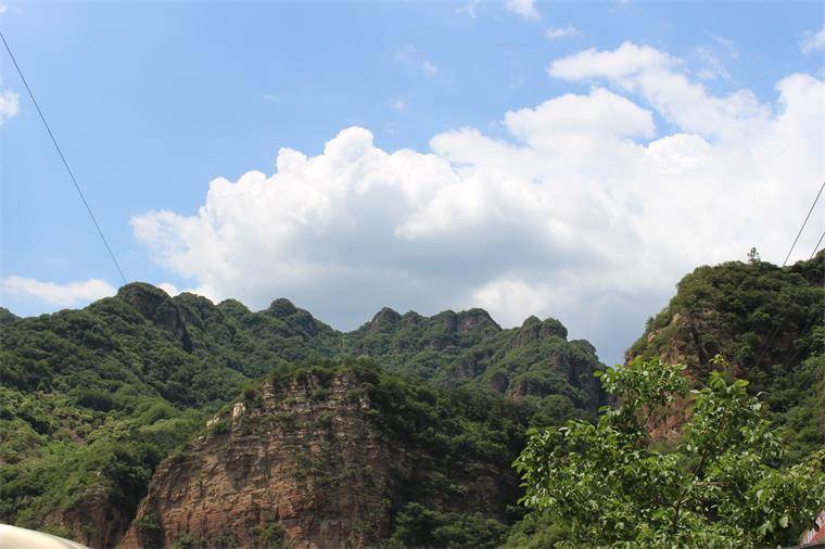 承德兴隆青松岭关北农家院,特色农家美食扒猪脸,游客慕名来吃!