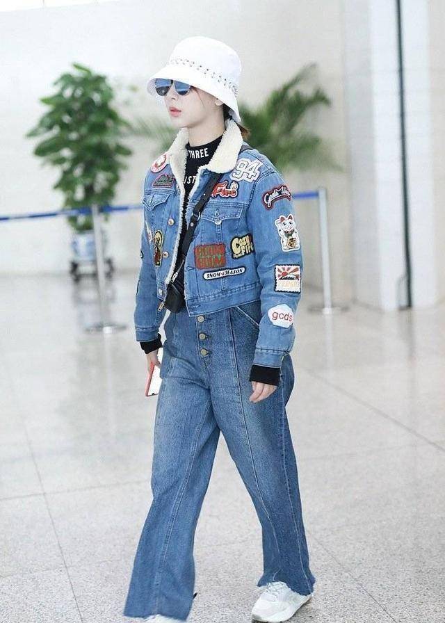 杨紫现身机场太惊艳5,小白帽配牛仔套装,无奈裤子有些不忍直视_感觉