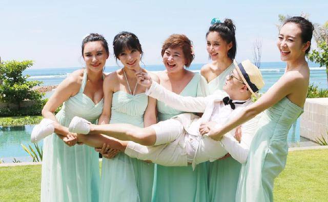 女星伴娘团:杨幂低调,baby心机,包文婧惹争议,董璇最性感火辣_婚礼