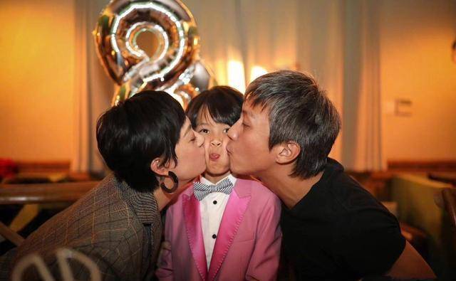 闫妮捧走白玉兰奖,孙俪感怀,更有人失落到哭_妈妈_邓超_获奖