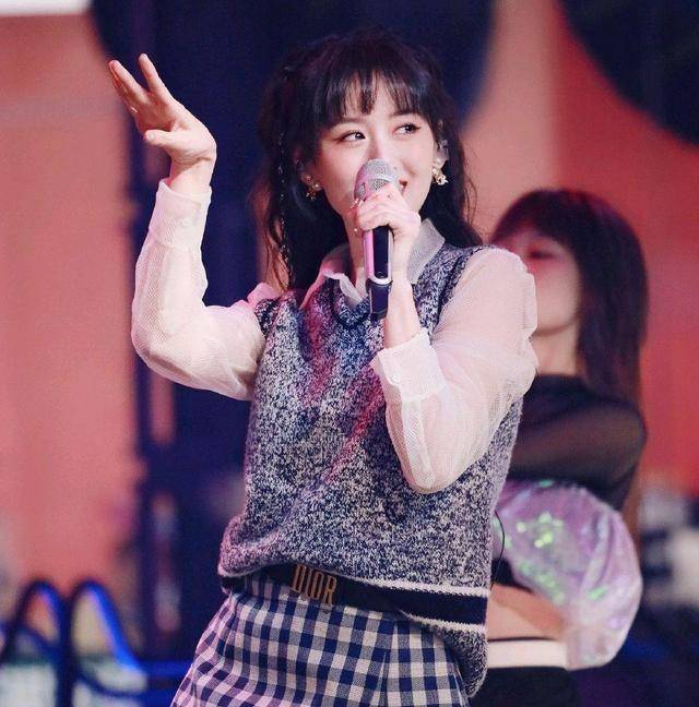 袁冰妍化身"猫系少女",适合参加选秀出道,袁冰妍回应:年龄大_时候_首