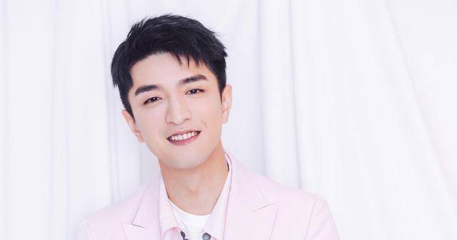 娱乐你问我答之:黄子韬的耿直是人设吗?王源工作室人员大调整?