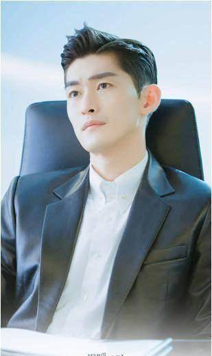 张翰剧里剧外衣品一流,女粉丝大呼:好想要这样的男朋友_白色_穿着