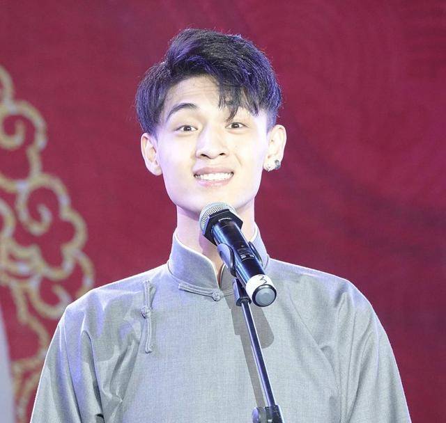 十六万什么也干不了的秦霄贤,也有为钱烦恼的时候_演出_舞台_家境