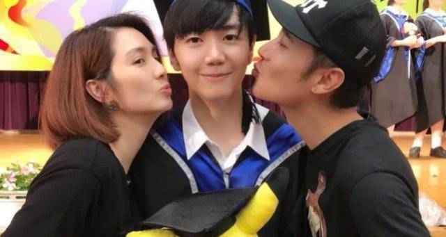 张镐濂父亲节晒和张丹峰合照,他们一家并未受此前风波影响_洪欣_妈妈