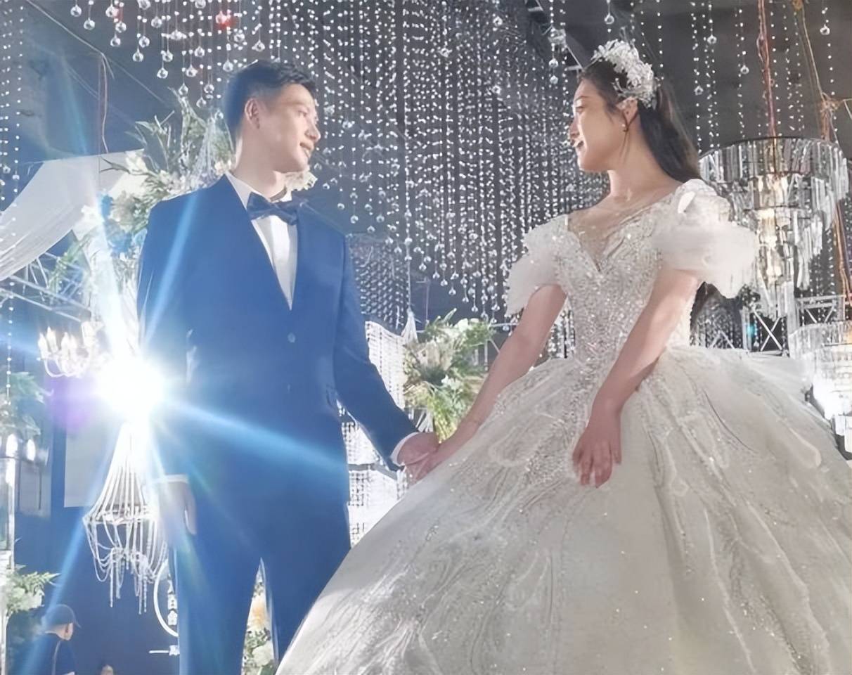 国乒功勋名帅陈玘身份升级,任周雨证婚人,马龙送祝福_婚礼_见证人