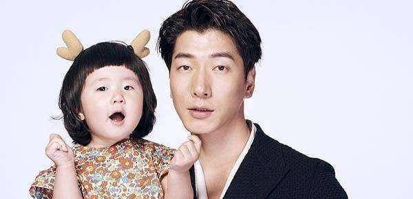 张亮寇静宣布分手,网友拍到男方和神秘女子牵手,疑似新恋情曝光_妻子