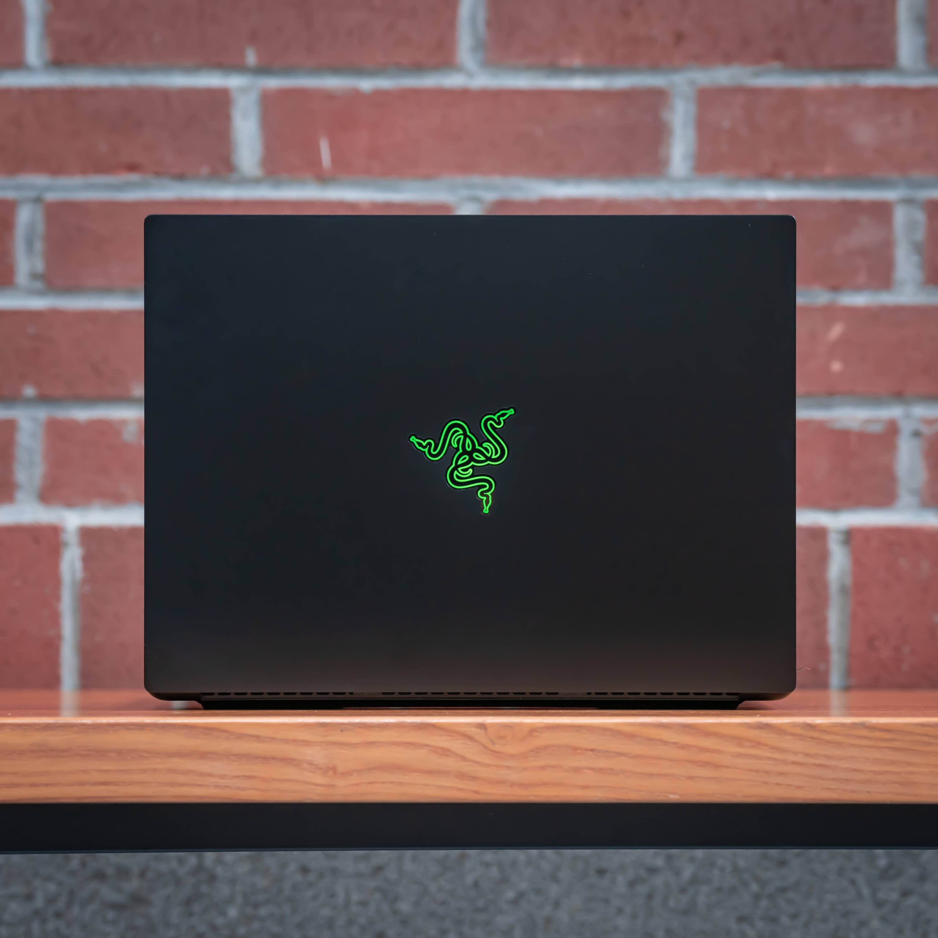 西装暴徒雷蛇灵刃 14:锐龙 9 7940hs   rtx 4070 的 amd 锐龙高端游戏