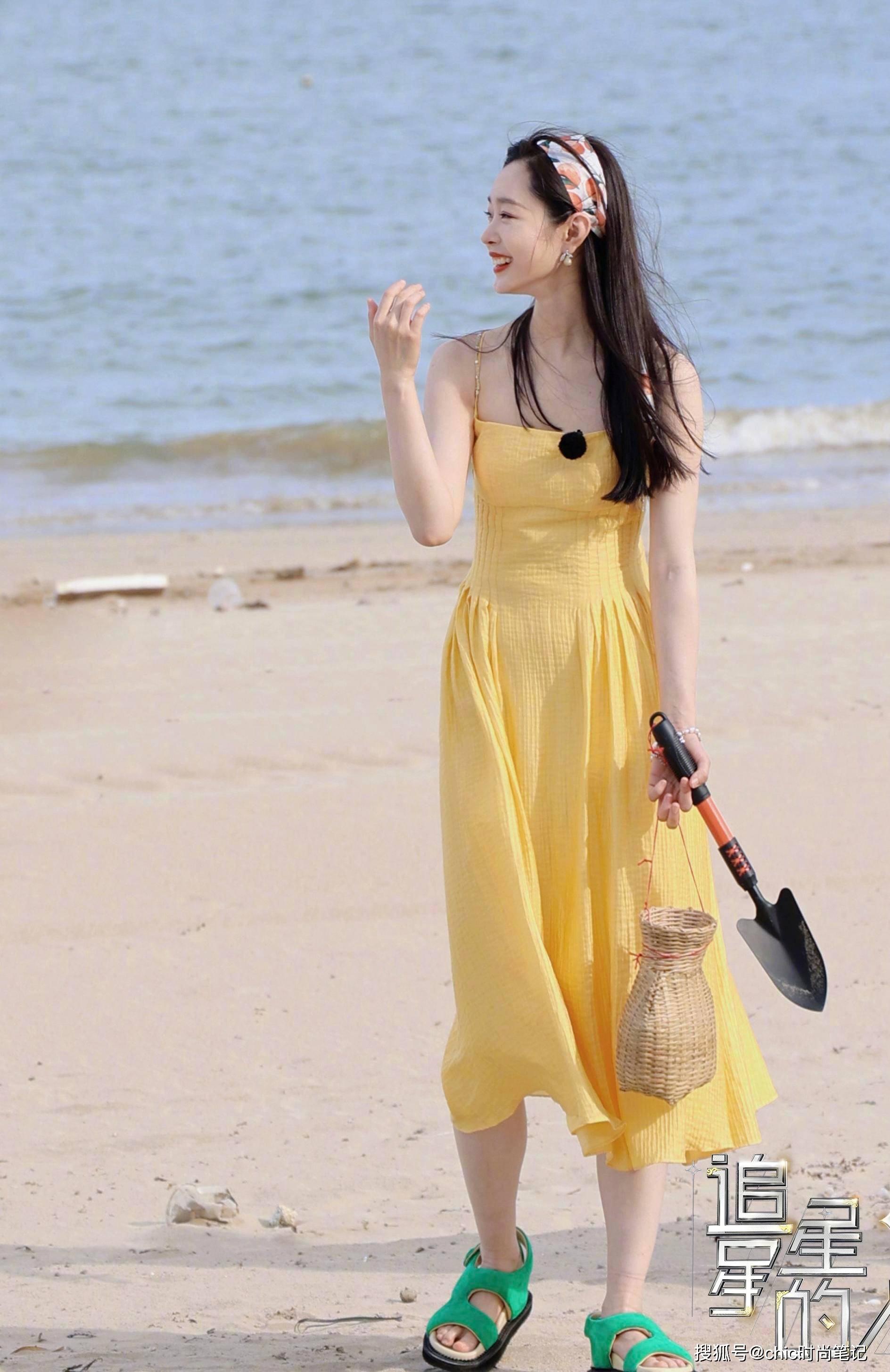 《长风渡》女主宋轶,古装扮相温婉气质,现代装造型清新纯净_连衣裙