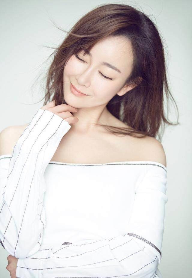 张檬整成网红脸认不出,鼻梁高挺脸蛋小巧,一张娃娃脸少女感十足_感觉