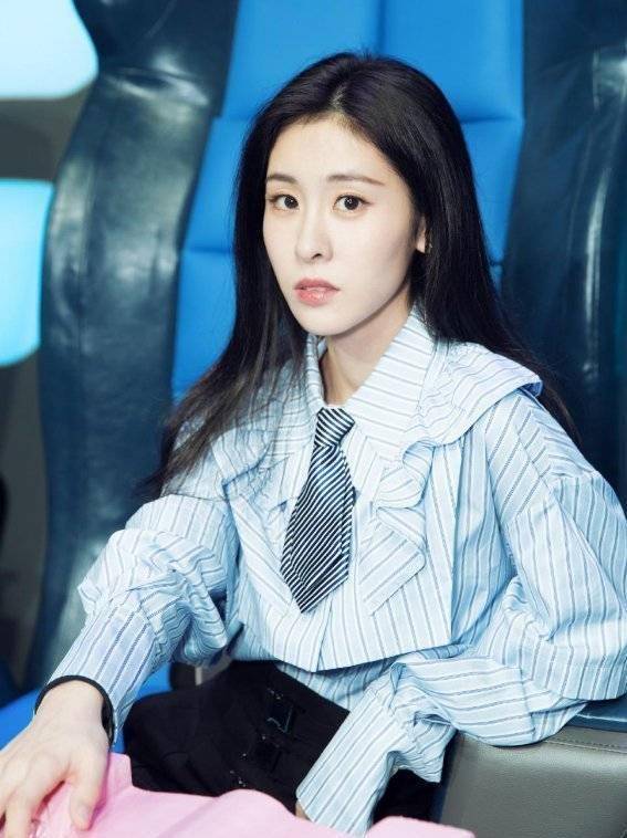 2021年,张碧晨发微博承认和华晨宇有一个孩子,悄悄惊讶众人.