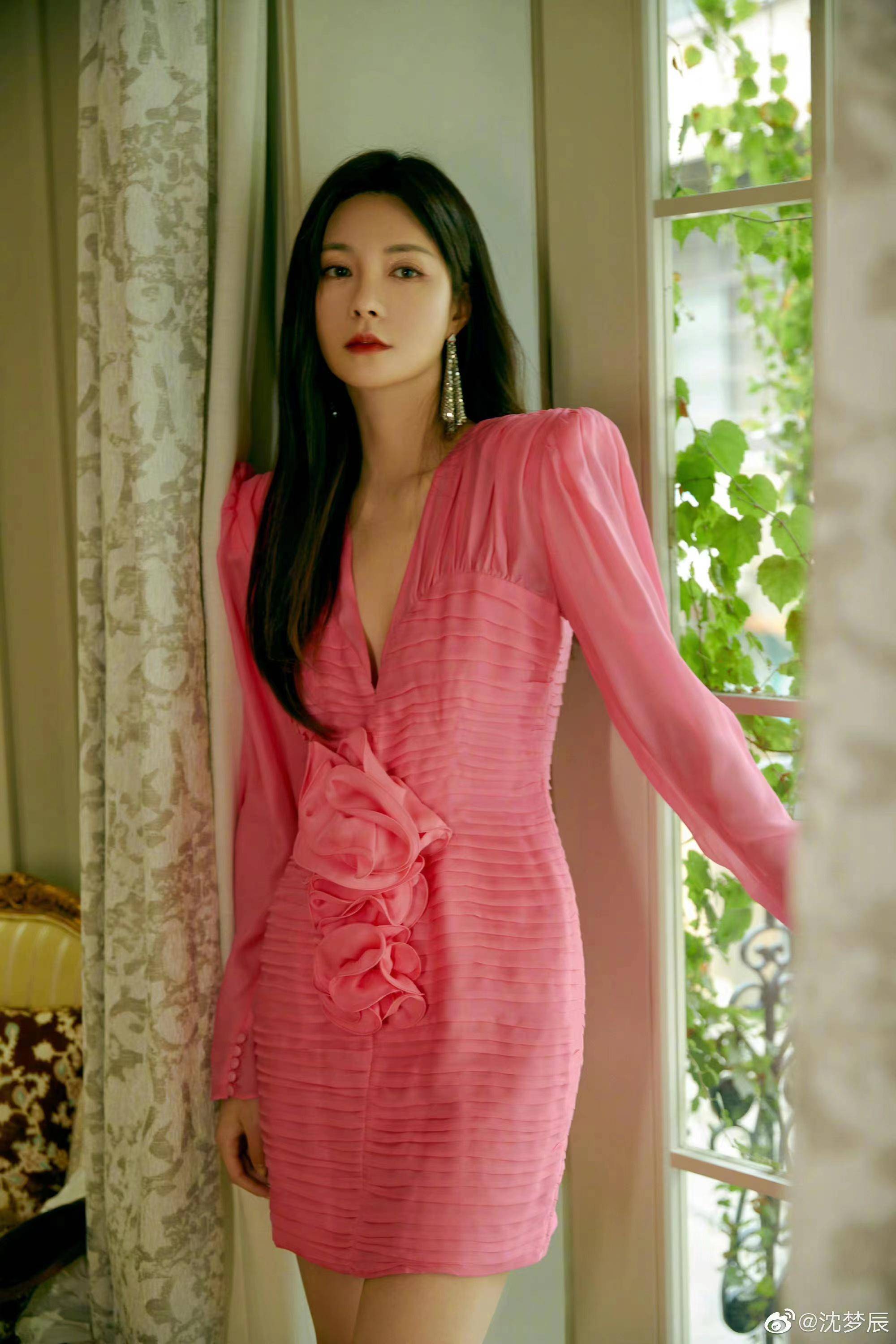 代表照沈梦辰身高172公分,身材比例非常完美