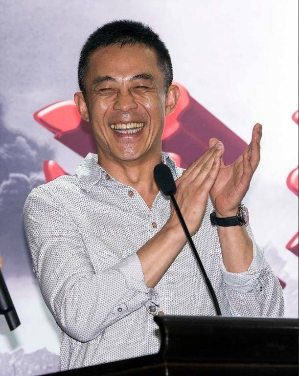 他是文工团副团长,论演技真的无可挑剔,可是人品让人担忧!