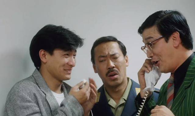 他是经典的喜剧演员,长得有喜感,周星驰都要称他为前辈_电影_胡子
