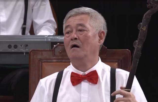 赵本山将二人转国际化了,率众弟子一起吹拉弹唱,宋小宝表情夸张_徒弟