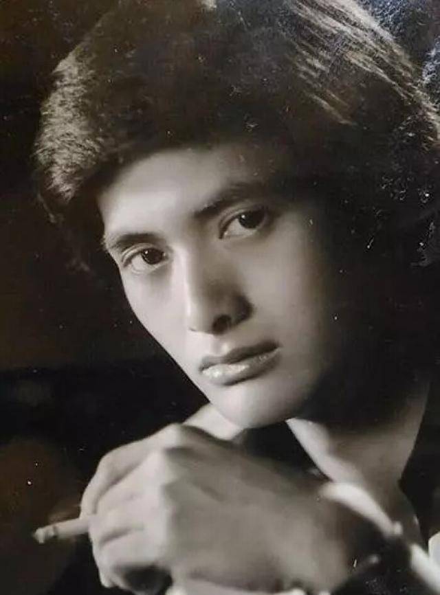 珍贵老照片,一次性看完周润发年轻时_男人_气质_五官