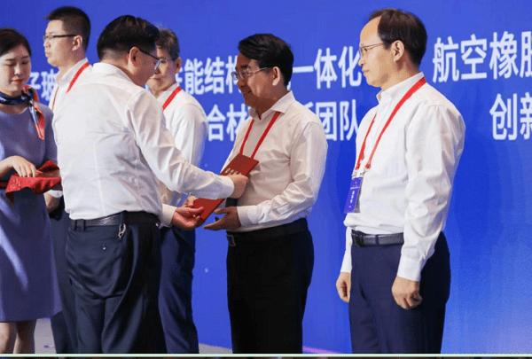 咸阳市第二届"人才兴咸"大会成功举行_创新_建设_秦创