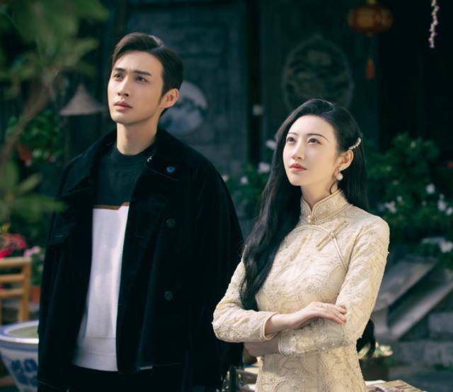 鹿晗景甜与张彬彬互动少了,但却与另一男星互动频繁,是要合作的