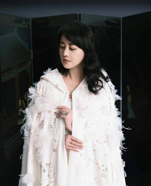 周海媚生日写真发布,不给人生设限的她,没有辜负岁月的热爱_金庸_姐姐