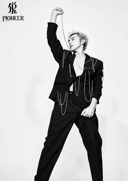 晒出张伦硕15张帅照,为老公八块腹肌好身材打call_写真_照片_肌肉