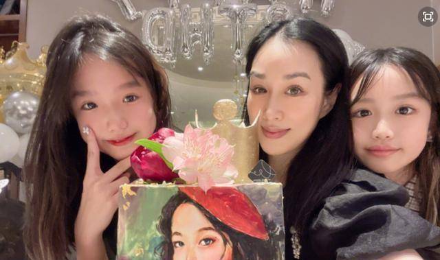 钟丽缇张伦硕为二女儿庆生!