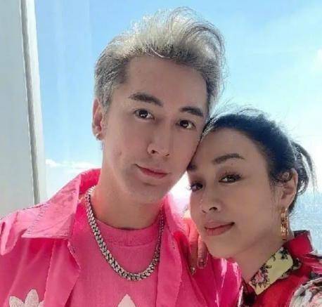 钟丽缇:暖春天气逛街忙,因体寒里里外外穿三层引发老公"担忧"_老婆