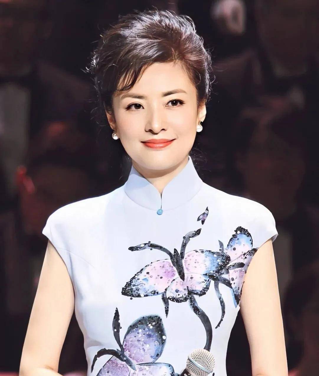 周涛:一个美丽优雅和聪慧睿智的主持人,大家喜欢她吗?