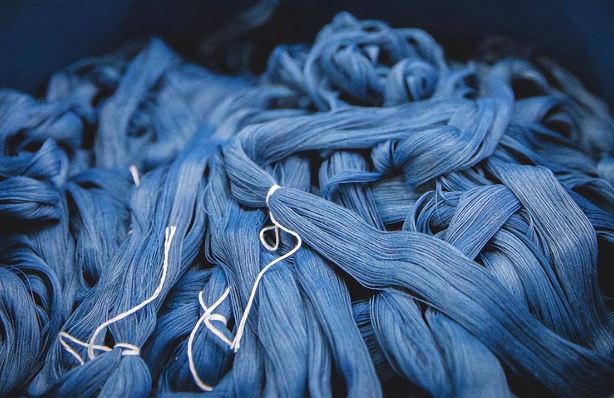 多次提起,使纱不断氧化,绞纱,使颜色更深