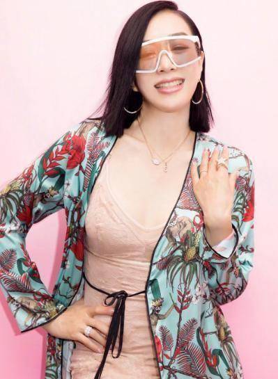 钟丽缇疑似怀四胎,五十多岁的钟丽缇,为何还要冒险生娃_张伦_孩子