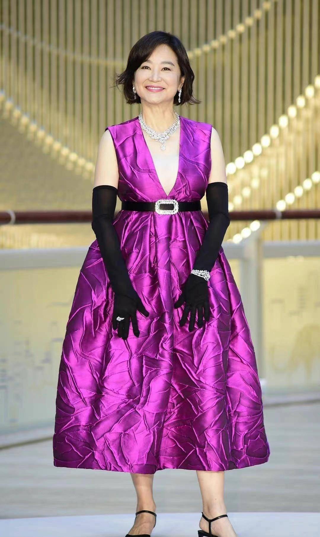 林青霞越老越显贵气,戴上亿元珠宝配蓬蓬裙,一眼看出是不是阔太_芭蕾