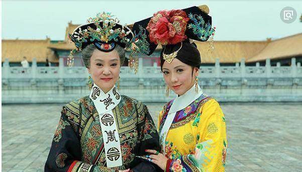 虽然我个人坚决不承认2011版新还珠格格,但还是很喜欢刘雪华老师的,小